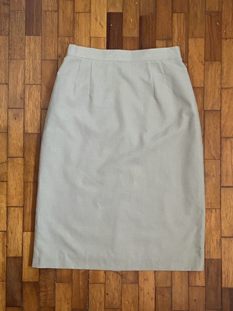 Sage Green Midi Pencil Skirt (Category: Skirts) located in Quezon City. Submitted by bondedline_sidequest (Listing ID 1462412113, Image 1). Description: Size: 25-26 Price: 500 PHP Status: No Issue Location: Tandang Sora, Quezon City NOTES📌 • No Cash on Delivery. • Yes to pickup. • Shipping fee will be shouldered by the buyer. • Online Payment Only (e.g., GCash, Maya, Bank Transfer + Transaction Fee). .