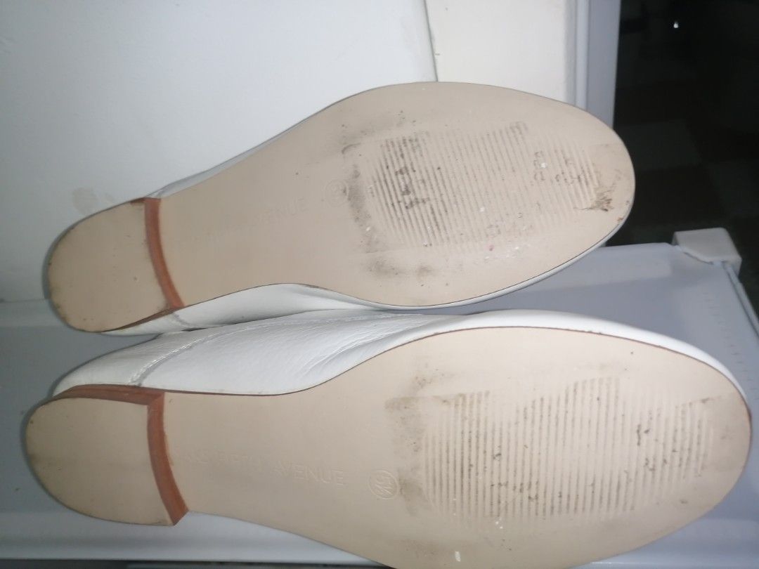 Saks Fifth Avenue white shoes (Category: Flats & Sandals) located in Quezon City. Submitted by globaltravelboutique (Listing ID 1462331273, Image 3). Description: white leather shoes .