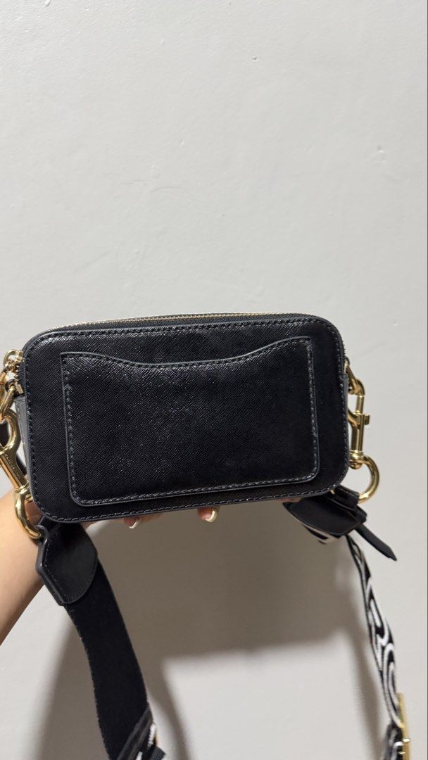 Preloved Authentic Marc Jacobs Snapshot Camera Bag Black (Category: Cross-body Bags) located in Pasig City. Submitted by mendd (Listing ID 1462407966, Image 3). Description: AUTHENTIC/ORIGINAL Marc Jacobs The Snapshot Mini Camera Bag in Black With dustbag and tags included, can provide more photos just pm me See photos for bag condition Bought from a trusted seller (photos provided).