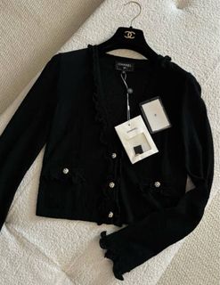 (Category: ) located in . Submitted by luxfashionz (Listing ID 1462338561, Image 1). Description: .