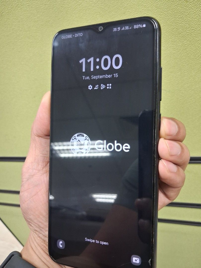 Samsung A04e (Category: Samsung) located in Mandaluyong City. Submitted by iamsuperian (Listing ID 1462367396, Image 2). Description: Samsung A04e (Black) Lightly Used 2.5 Years Old.