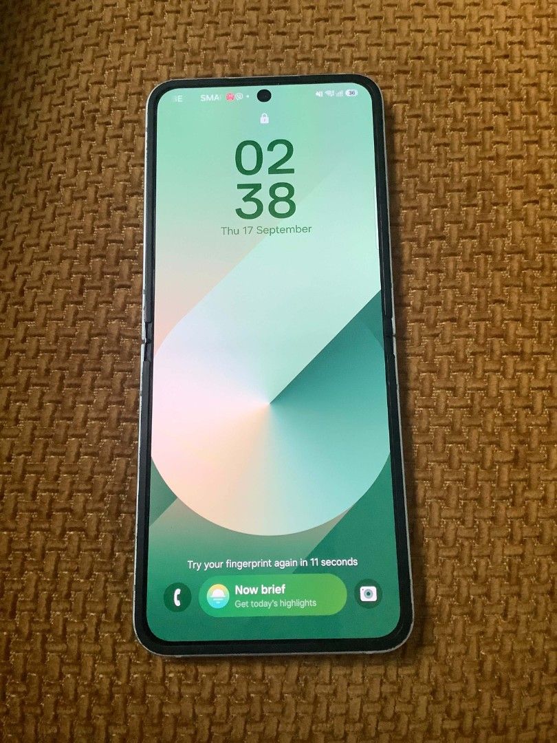 Samsung Flip 6 (Category: Samsung) located in Las Pinas. Submitted by dordzc23 (Listing ID 1462318196, Image 2). Description: unit only with charging cable.
