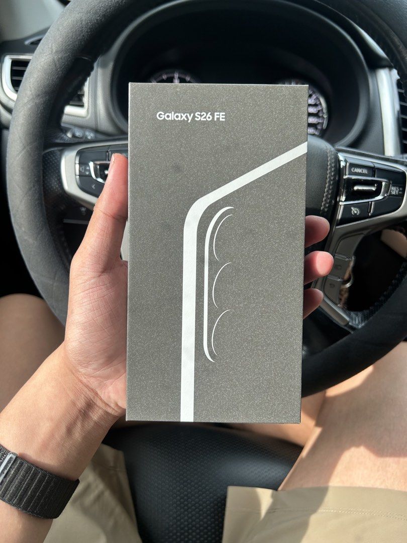 Samsung Galaxy S26 FE Brand New (Category: Samsung) located in Bacolod City. Submitted by gadgetkidbcd (Listing ID 1462399192, Image 1). Description: BRAND NEW & SEALED! Samsung Galaxy S26 FE Latest model! Flagship Specs! ₱33,990 only! (₱46,990 SRP) Blueberry color • Display: 6.7” Dynamic AMOLED 2X, 120Hz • Processor: Exynos 2500 (3nm) • RAM: 8GB • Storage: 128GB / 256GB • Rear cameras: 50MP main (OIS) + 12MP ultrawide + 8MP telephoto (3× optical