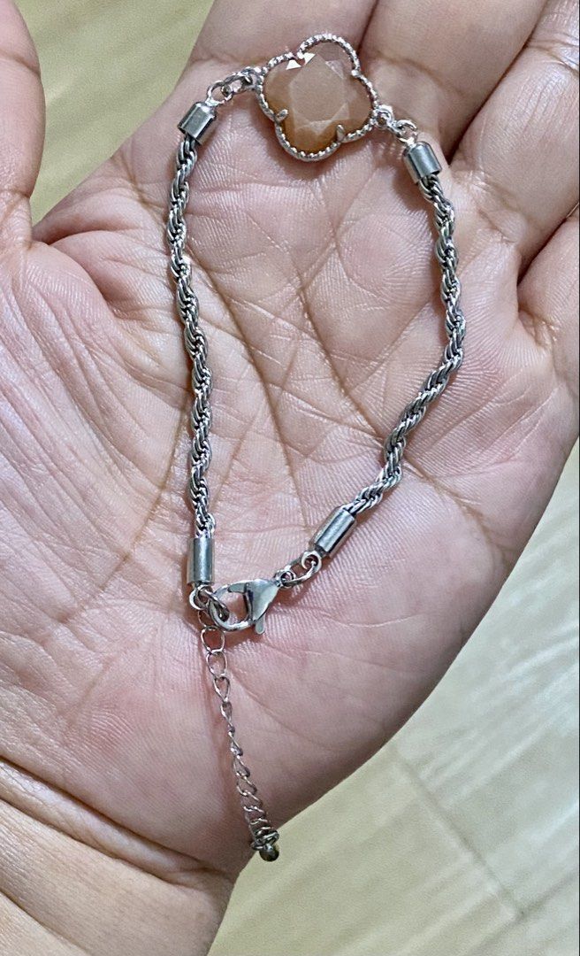 Sandstone Clover Bracelet (Category: Bracelets) located in Pasig City. Submitted by talaversify (Listing ID 1462333611, Image 3). Description: Semi-precious stone: Sandstone Stone size: 15mm x 5mm Wrist size: 16cm to 20cm 💠 Natural stone 💠.