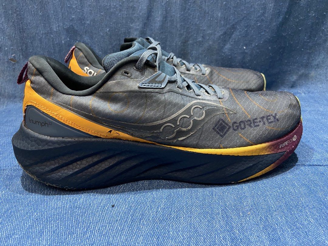 Saucony Triumph 22 Gore-Tex (Category: Sneakers) located in Cebu City. Submitted by jvlz97 (Listing ID 1462268920, Image 1). Description: Excellent Condition No Box Sign of usage(Scatch that can be seen on the last photo).