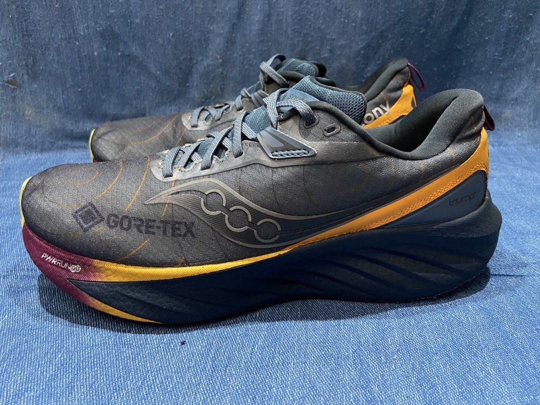Saucony Triumph 22 Gore-Tex (Category: Sneakers) located in Cebu City. Submitted by jvlz97 (Listing ID 1462268920, Image 2). Description: Excellent Condition No Box Sign of usage(Scatch that can be seen on the last photo).