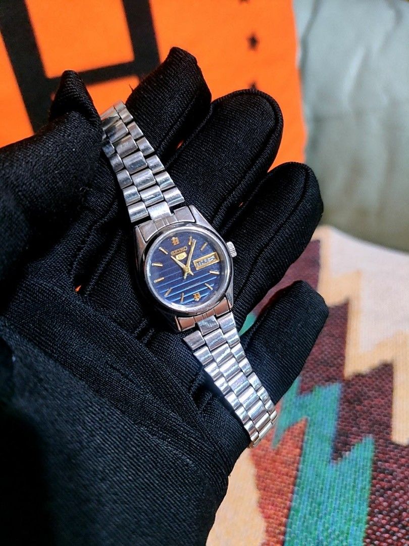 Seiko 5 Automatic Blue Dial Day-Date Watch (Category: Men's Watches) located in Baliuag. Submitted by marieannfernando23 (Listing ID 1462306387, Image 3). Description: - Small face - Classic Seiko 5 Automatic Watch - Stunning Blue Sunburst Dial - Day and Date Complications - Durable Stainless Steel Bracelet - Automatic Movement .
