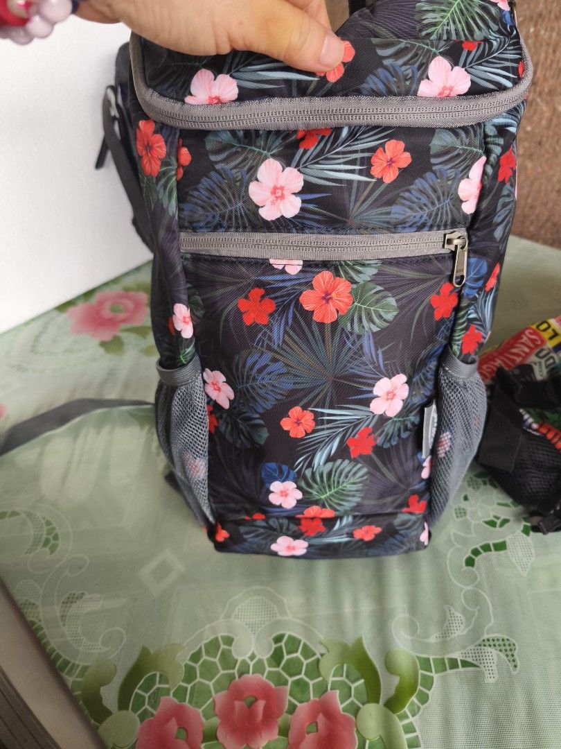 Set of 3 (Category: Backpacks) located in San Juan City. Submitted by vingabby (Listing ID 1462298221, Image 2). Description: bundle of 3 .. size : SML the last backpack is foldable .