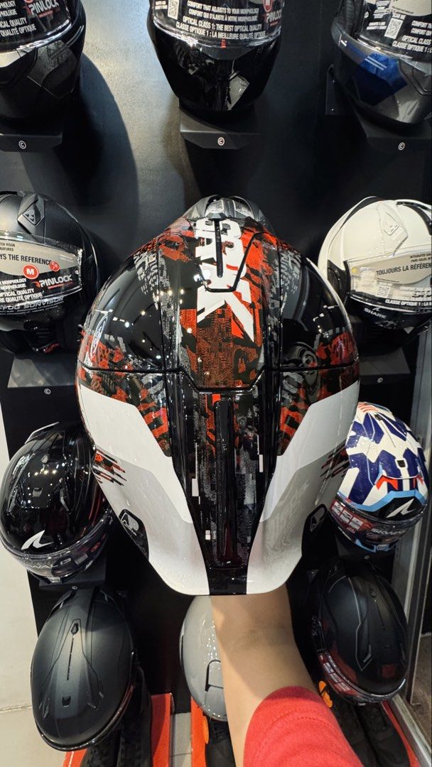 SHARK HELMETS SKWAL CUP SPEED VIB (Category: Helmets and other Riding Gears) located in Manila. Submitted by cg_kai (Listing ID 1462326728, Image 3). Description: SHARK SKWAL CUP — Full-Face Motorcycle Helmet (BEST DEAL 26k!) Race-inspired styling with premium features designed for everyday riding and spirited performance. KEY FEATURES • ECE 22.06 Certified • Lexan shell • Multi-density EPS • Optical Class 1 clear visor • Anti-scratch visor • Int