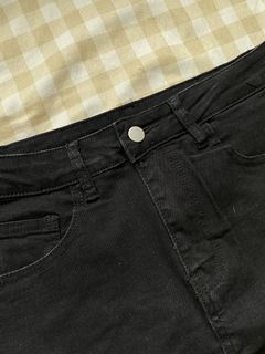 (Category: ) located in . Submitted by closetclearout_co (Listing ID 1462276374, Image 1). Description: .