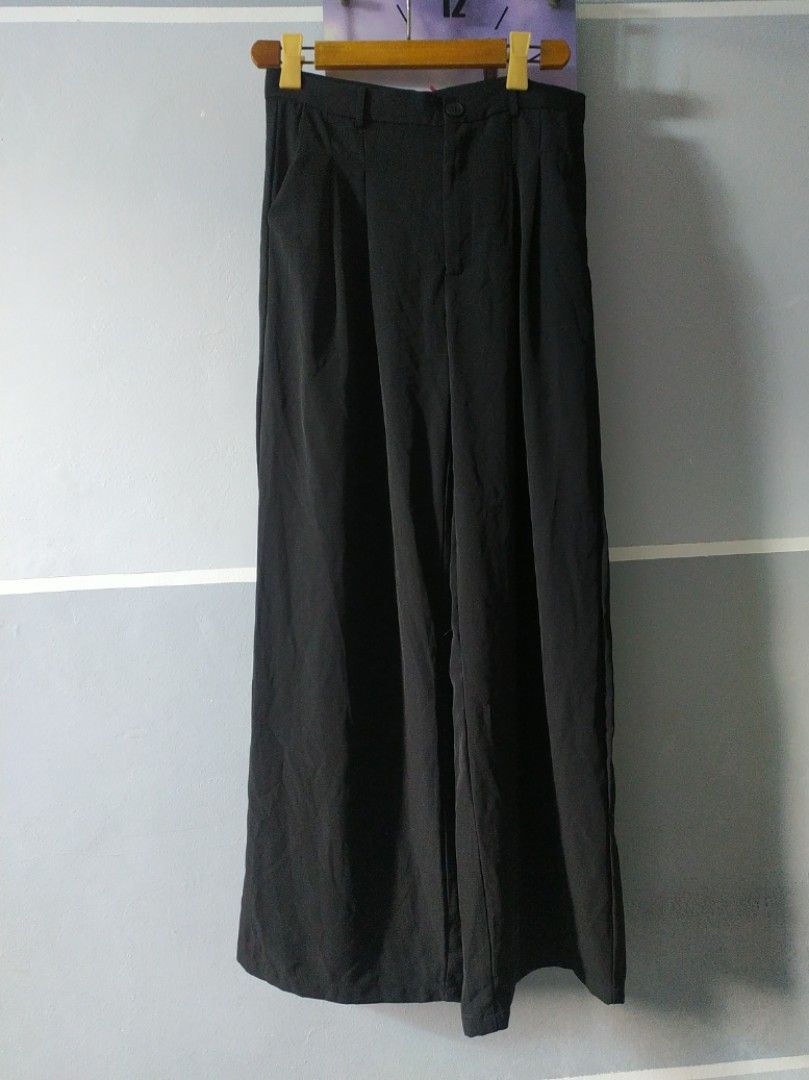 Shein large (Category: Other Bottoms) located in Manila. Submitted by timtam04 (Listing ID 1462435735, Image 1). Description: waist 30-32 length 41inches.