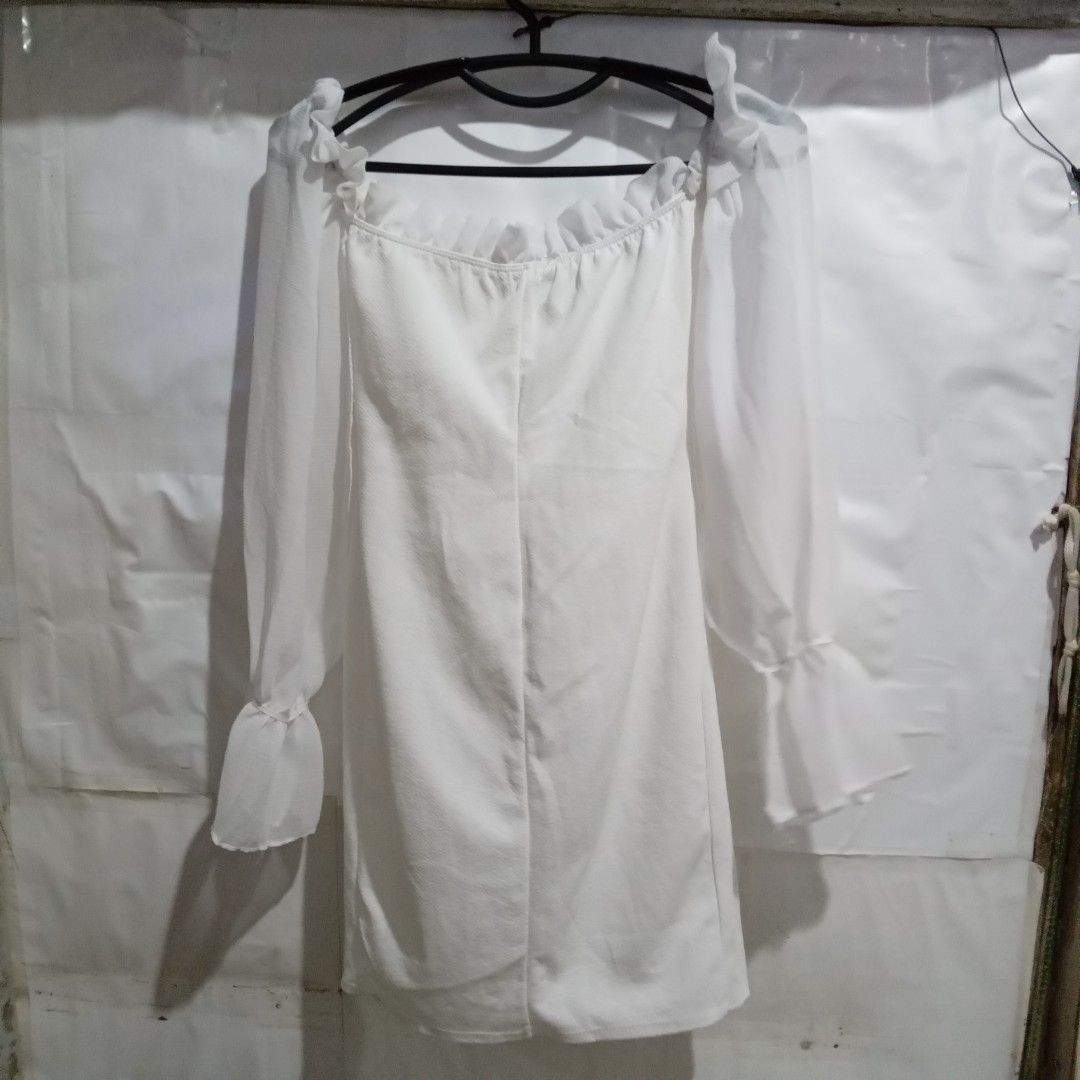 SHEIN White Ruffle Off-Shoulder Puff Sleeve Top (Category: Blouses) located in Manila. Submitted by cian.collectives (Listing ID 1462382231, Image 2). Description: ✨ Title: SHEIN White Ruffle Off-Shoulder Puff Sleeve Top Description: Fit to XS-S, Good quality. Chic and elegant to wear. Price: 120.00 Flaws: none Payment Methods: Gcash, Maya (Payment First - No COD) 📍 Note: PLEASE MANAGE YOUR EXPECTATIONS, PRELOVED ITEMS, NO CANCELLATION. Feel fre