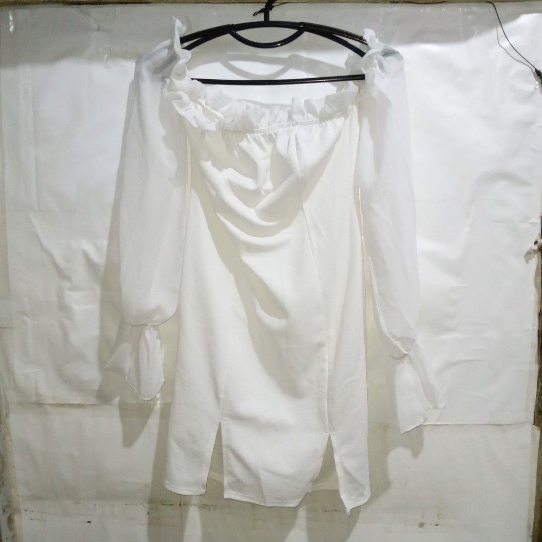 SHEIN White Ruffle Off-Shoulder Puff Sleeve Top (Category: Blouses) located in Manila. Submitted by cian.collectives (Listing ID 1462382231, Image 1). Description: ✨ Title: SHEIN White Ruffle Off-Shoulder Puff Sleeve Top Description: Fit to XS-S, Good quality. Chic and elegant to wear. Price: 120.00 Flaws: none Payment Methods: Gcash, Maya (Payment First - No COD) 📍 Note: PLEASE MANAGE YOUR EXPECTATIONS, PRELOVED ITEMS, NO CANCELLATION. Feel fre