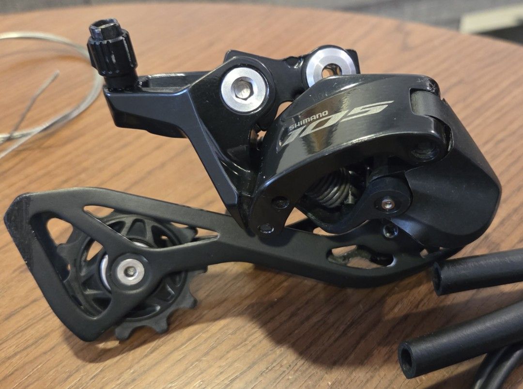 Shimano 105 R7120 12-speed upkit (Category: Bicycles) located in Muntinlupa City. Submitted by b.braganza (Listing ID 1462380085, Image 3). Description: Shimano 105 R7120 upkit No crank, no BB 160/140 rotors 12-speed 11-34 cassette Cables and sleeves from a medium frame Cosmetic scratches, does not affect performance. Meetups: Alabang/Evia area Shipping fees shouldered by buyer. MOP: Bank transfer/GCash.