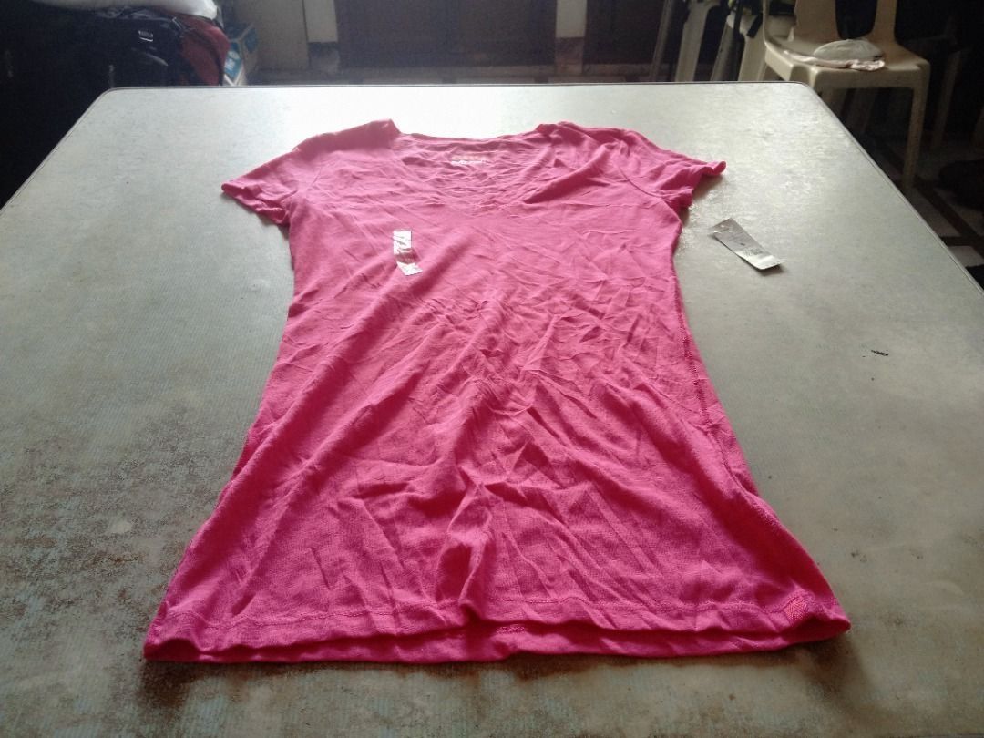 Shirt US BNEWTAG (Category: Shirts) located in Los Banos. Submitted by mania-62906 (Listing ID 1462302378, Image 1). Description: BNewtag. US small .