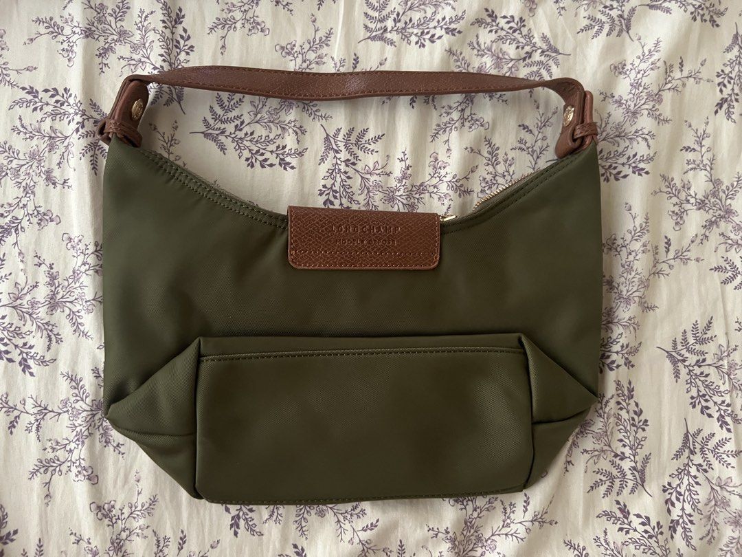 Shoulder Bag in Green (Category: Shoulder Bags) located in Quezon City. Submitted by luckyg4l (Listing ID 1462324804, Image 2). Description: negotiable LC.