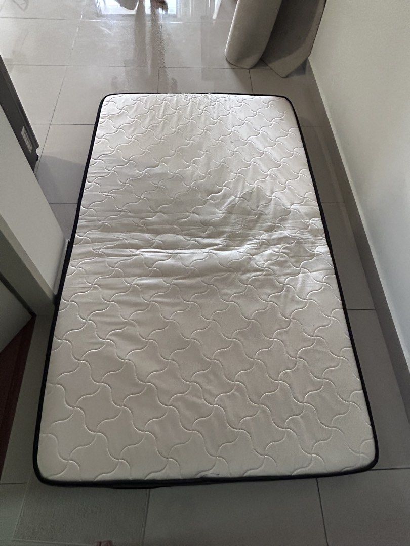 Single Bed (Category: Bedding & Towels) located in Kuantan. Submitted by cheelimhen30854 (Listing ID 1462331466, Image 2). Description: Self pickup.