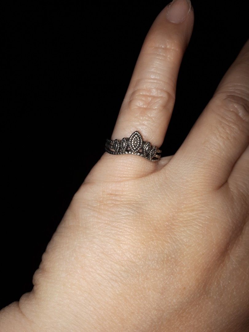 Size 7 exotic ring non tarnish (Category: Rings) located in Quezon City. Submitted by secretluxuryshop (Listing ID 1462277581, Image 1). Description: .