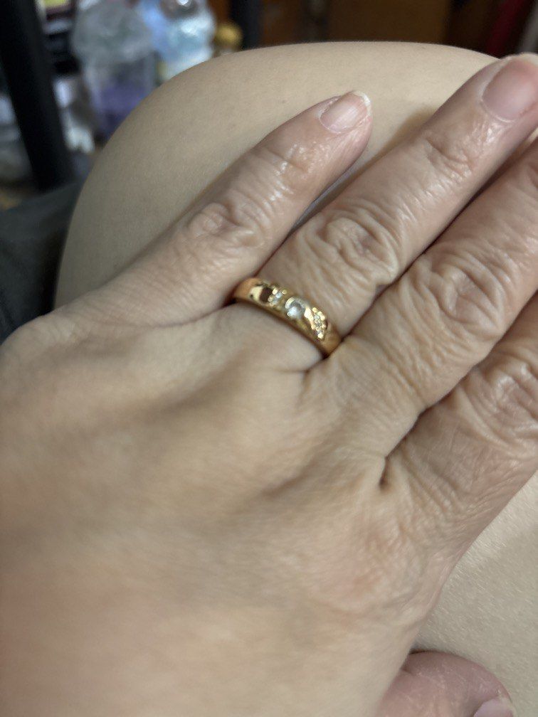 Size 8 fashion ring (Category: Rings) located in Manila. Submitted by vintageaccessories (Listing ID 1462269029, Image 2). Description: .