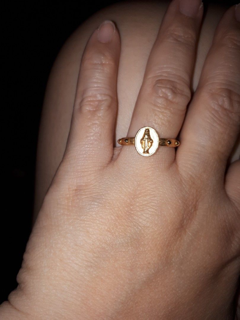 Size 8 gold non tarnish rosary ring (Category: Rings) located in Quezon City. Submitted by secretluxuryshop (Listing ID 1462278990, Image 2). Description: .