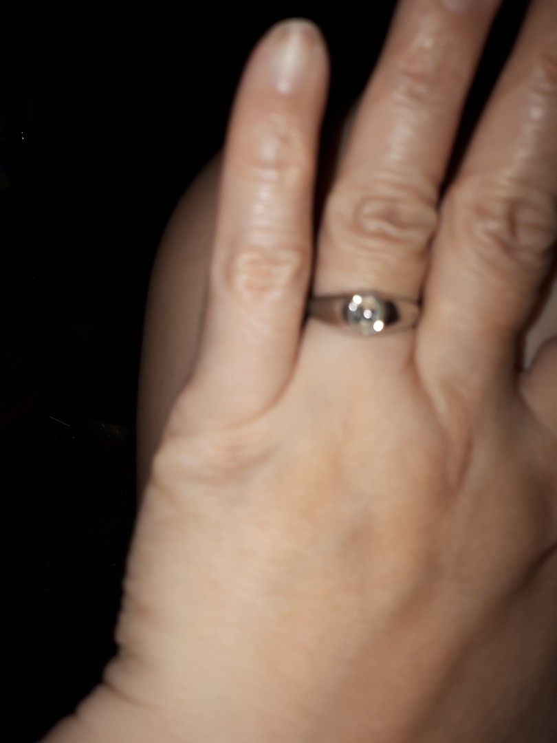 Size 8 non tarnish stone ring (Category: Rings) located in Quezon City. Submitted by secretluxuryshop (Listing ID 1462279175, Image 3). Description: .