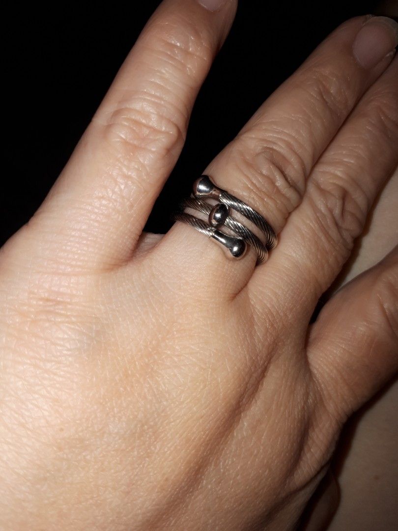 Size 8 thick coil ring (Category: Rings) located in Quezon City. Submitted by secretluxuryshop (Listing ID 1462277058, Image 1). Description: non tarnish.
