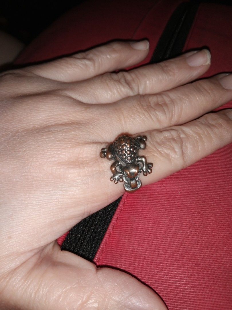 Size 9 frog bronze ring (Category: Rings) located in Quezon City. Submitted by eidorableshop (Listing ID 1462267891, Image 2). Description: .