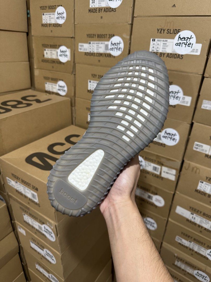 size 9 Yeezy 350 V2 (Category: Sneakers) located in Cavite. Submitted by heatcartel_ (Listing ID 1462350177, Image 3). Description: Steal deal! COD/COP nationwide 🚚 Yeezy 350 V2 steel grey - size 9 good as new ₱9,500 vermosa / evia alabang / ATC / MOA meet up📍.