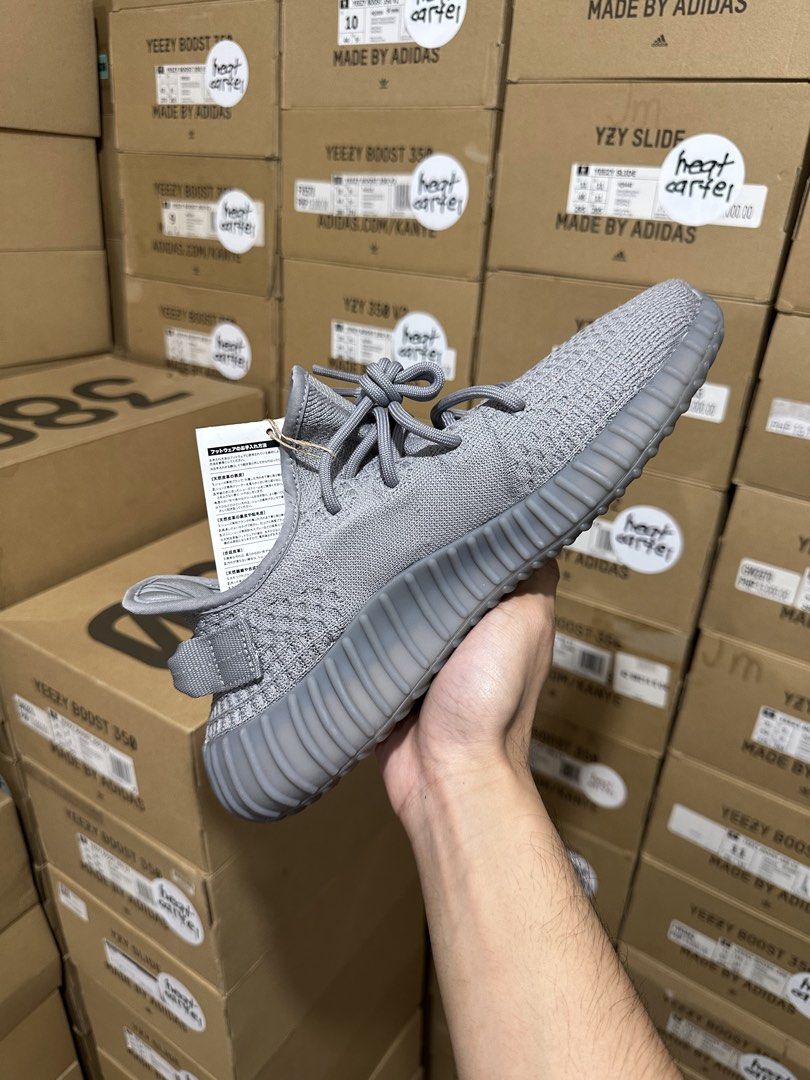 size 9 Yeezy 350 V2 (Category: Sneakers) located in Cavite. Submitted by heatcartel_ (Listing ID 1462350177, Image 2). Description: Steal deal! COD/COP nationwide 🚚 Yeezy 350 V2 steel grey - size 9 good as new ₱9,500 vermosa / evia alabang / ATC / MOA meet up📍.