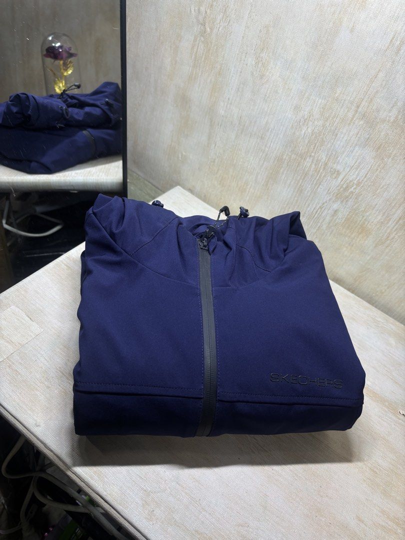 SKECHERS “COMFORT THAT PERFORMS” JACKET (Category: Coats, Jackets and Outerwear) located in Cabuyao City. Submitted by pormanation-thrift-store (Listing ID 1462297820, Image 2). Description: SKECHERS “COMFORT THAT PERFORMS” JACKET Condition: LIKE NEW Color rate: 10/10 (PWEDE SA MASELAN) Size: MEDIUM Dimes: 21”wx26.5”L Issue: NONE‼️ Price: 1200.