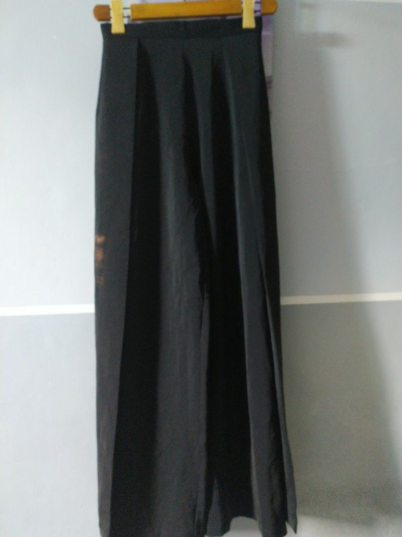 Slacks small (Category: Other Bottoms) located in Manila. Submitted by timtam04 (Listing ID 1462436344, Image 1). Description: wasitline 26 length 40inches buy1take1.