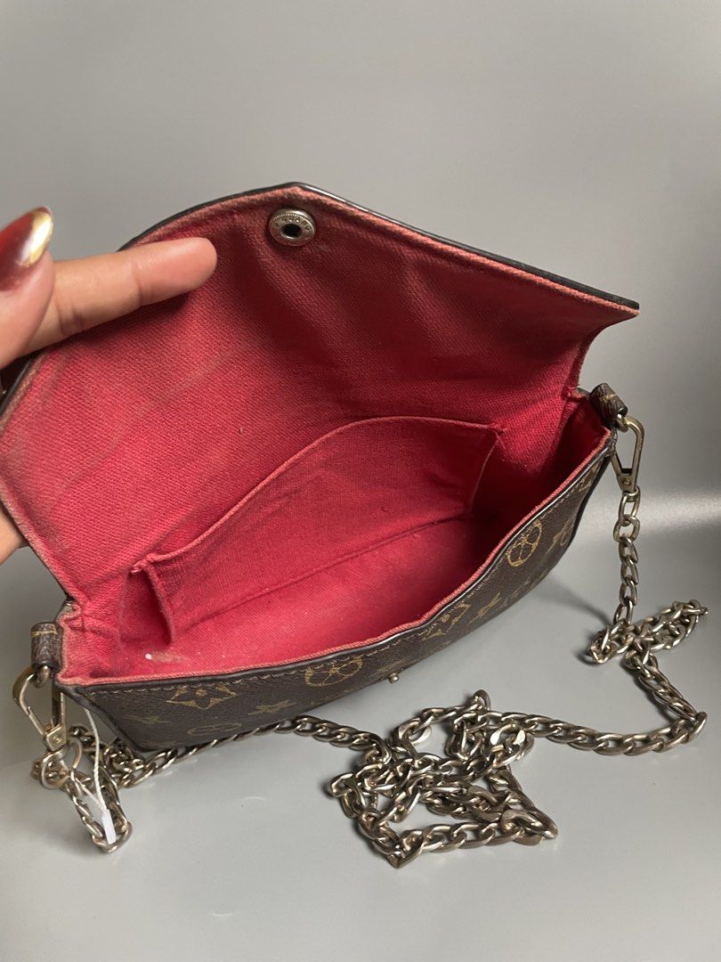SLING BAG (Category: Luxury Bags & Wallets) located in Manila. Submitted by coolcrystal_cbe2ed (Listing ID 1462265328, Image 2). Description: .