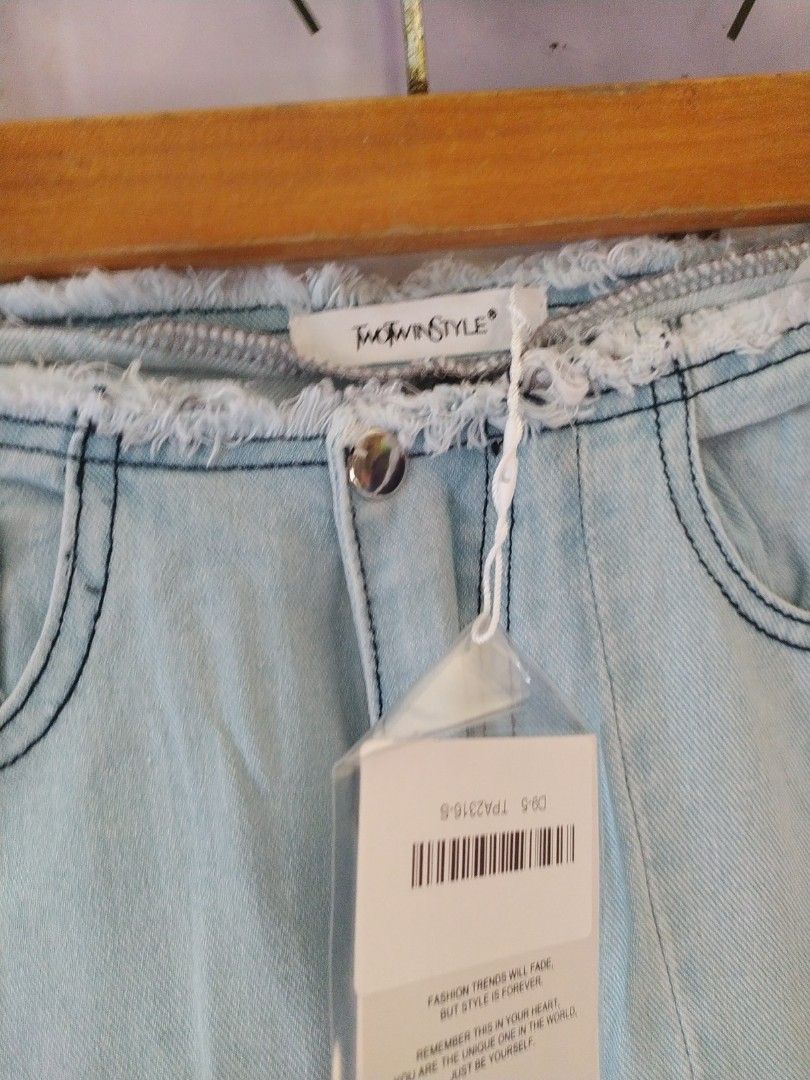 Small size jeans (Category: Jeans) located in Manila. Submitted by timtam04 (Listing ID 1462437132, Image 2). Description: buy1take1.