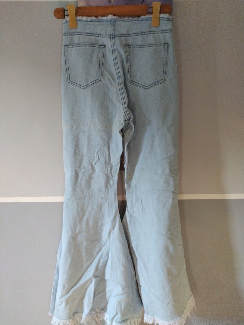 Small size jeans (Category: Jeans) located in Manila. Submitted by timtam04 (Listing ID 1462437132, Image 3). Description: buy1take1.