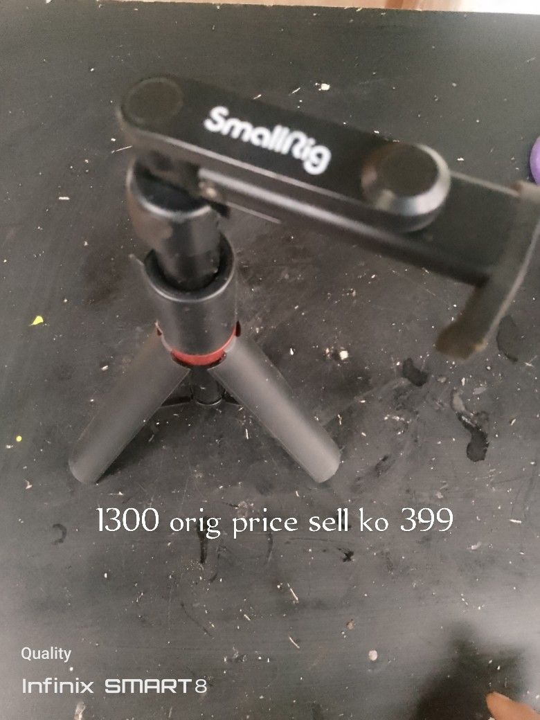 SmallRig Mini Tripod (Category: Tripods & Monopods) located in Caloocan City. Submitted by samyx23 (Listing ID 1462353641, Image 1). Description: - SmallRig mini tripod - Ideal for vlogging and on-the-go photography - Compact and sturdy design - Original price: 1300 PHP - Selling price: 399 PHP.