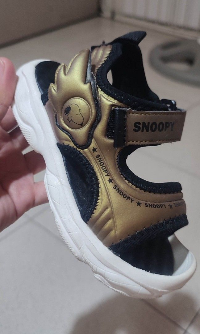 Snoopy Peanut Sandals Lightweight Size 23 (Category: Babies & Kids Fashion) located in Pasig City. Submitted by xcess_baggage (Listing ID 1462361657, Image 2). Description: Twice lang po nagamit. Bought it for 1399..