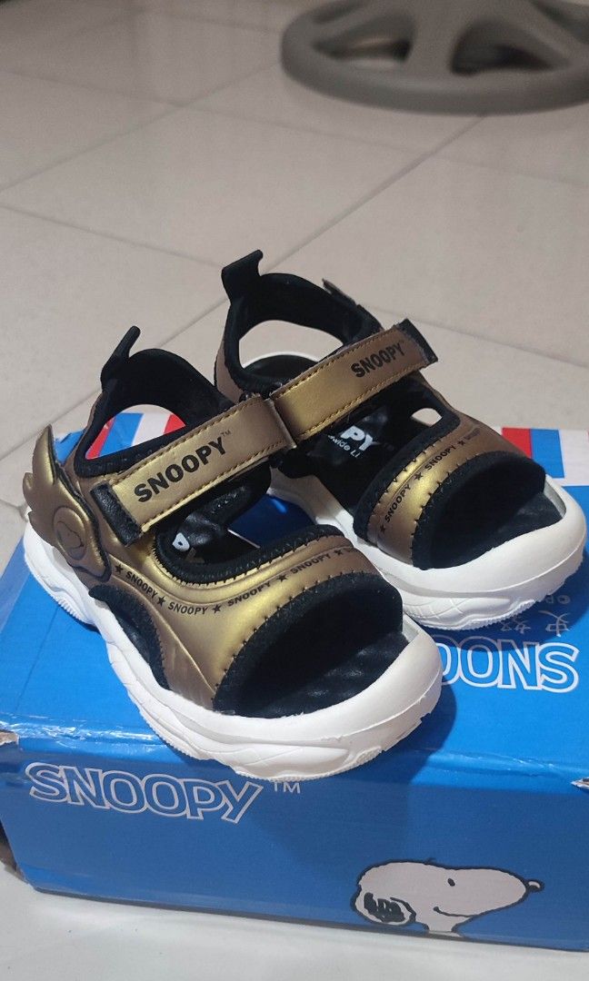 Snoopy Peanut Sandals Lightweight Size 23 (Category: Babies & Kids Fashion) located in Pasig City. Submitted by xcess_baggage (Listing ID 1462361657, Image 1). Description: Twice lang po nagamit. Bought it for 1399..