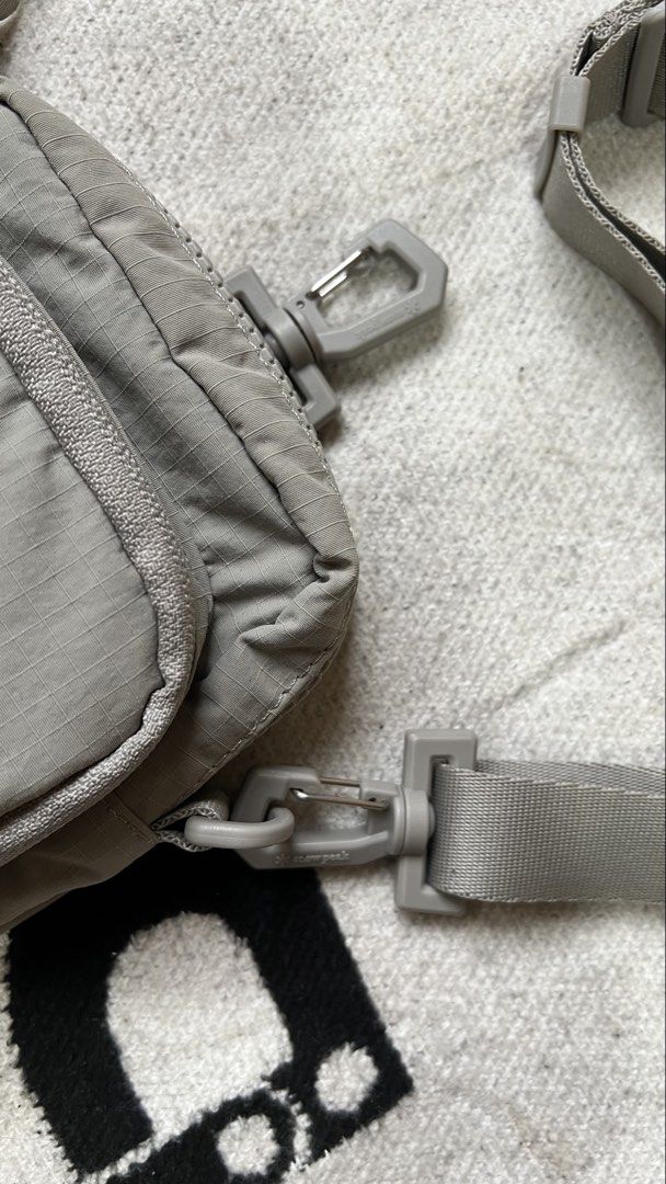 Snow Peak Grey Crossbody Bag (Category: Sling Bags) located in Cagayan de Oro. Submitted by nelsondel21723 (Listing ID 1462348319, Image 3). Description: - Grey Snow Peak crossbody bag - Features a front zip pocket and a main compartment - Adjustable strap with clips for a customized fit - Durable material for long-lasting use - Minimalist and stylish design - Ideal for everyday errands or travel adventures.