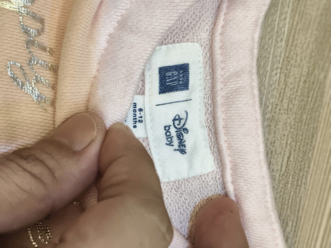 Snow white baby pullover (Category: Babies & Kids Fashion) located in Bulacan. Submitted by threelittleclassics (Listing ID 1462347653, Image 3). Description: natabunan sa cabinet. my minimal stain pero washable. 6-12month branded..