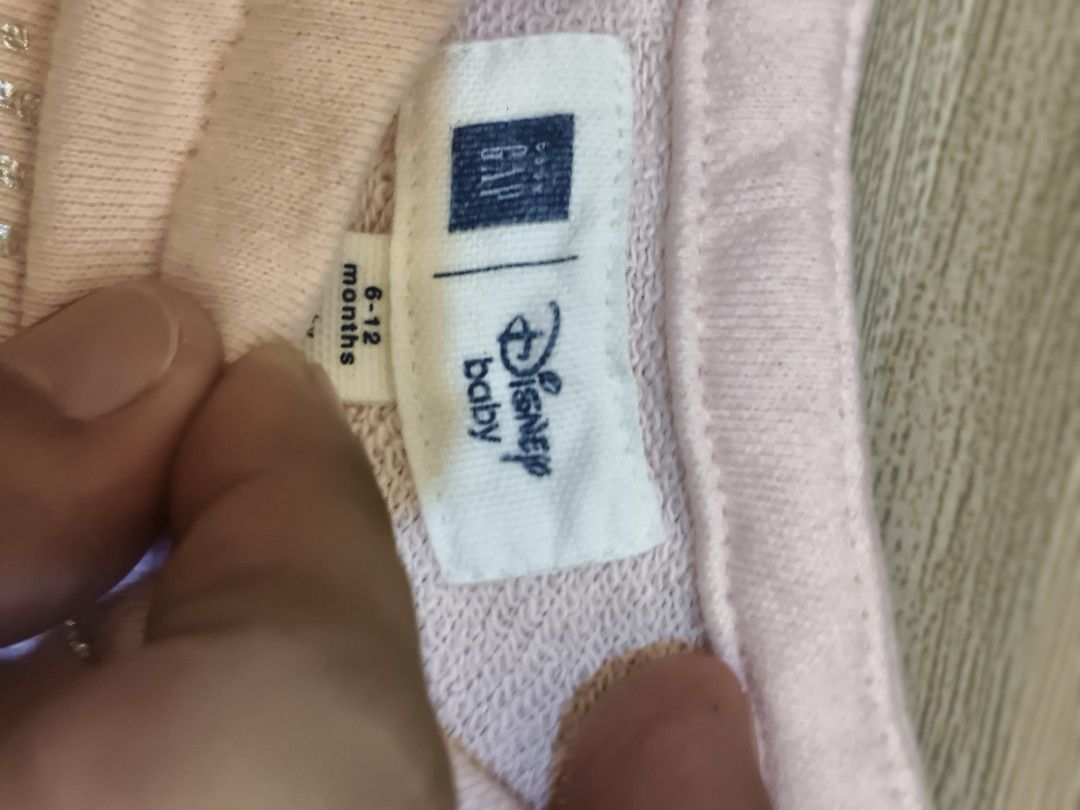 Snow white baby pullover (Category: Babies & Kids Fashion) located in Bulacan. Submitted by threelittleclassics (Listing ID 1462347653, Image 2). Description: natabunan sa cabinet. my minimal stain pero washable. 6-12month branded..
