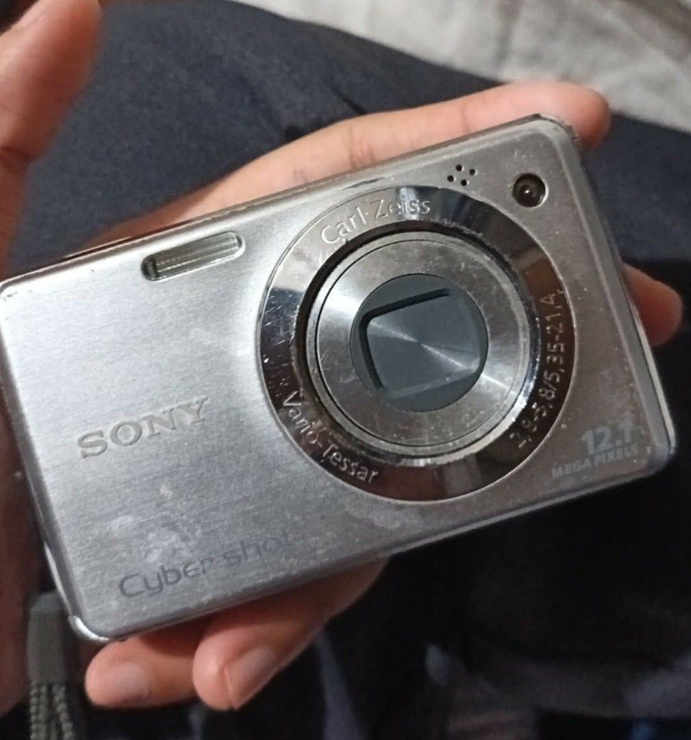 Sony Cybershot DSC-W210 (Category: Looking For) located in Manila. Submitted by ian_nalude (Listing ID 1462427523, Image 1). Description: Pre-owned Sony Cybershot DSC-W210 Rfs: Need funds Issue: Kita naman sa picture, minimal screen burn pero tinanong ko sa mga manggagawa is all goods pa ang lens at battery. Inclusions: - Battery - Sd card If ever may bumibili ng parts ng cam palag na basta hindi barat. Open for meet up around sm north/walter-mun