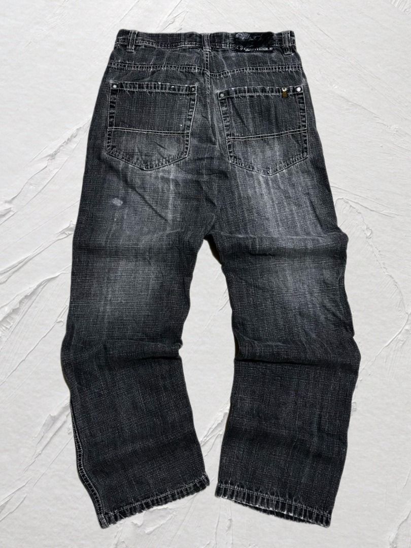 South Pole Y2K Jeans Black Tab (Category: Jeans) located in Mandaue City. Submitted by leroysky_stuffs (Listing ID 1462353039, Image 1). Description: INFORMATIONS/DETAILS 📝 -Size 32 on tag (still fit to 34) 43 length 8.5 hem -Still in good condition 💯 -Flaws/Issues: (sign of usage only) last pics -Negotiable for sure buyer only po ✅ DM ME TO PURCHASE 📩 ▪️ Can do shipment process thru JnT Express, rest assured 💯 percent legit seller ✅ .