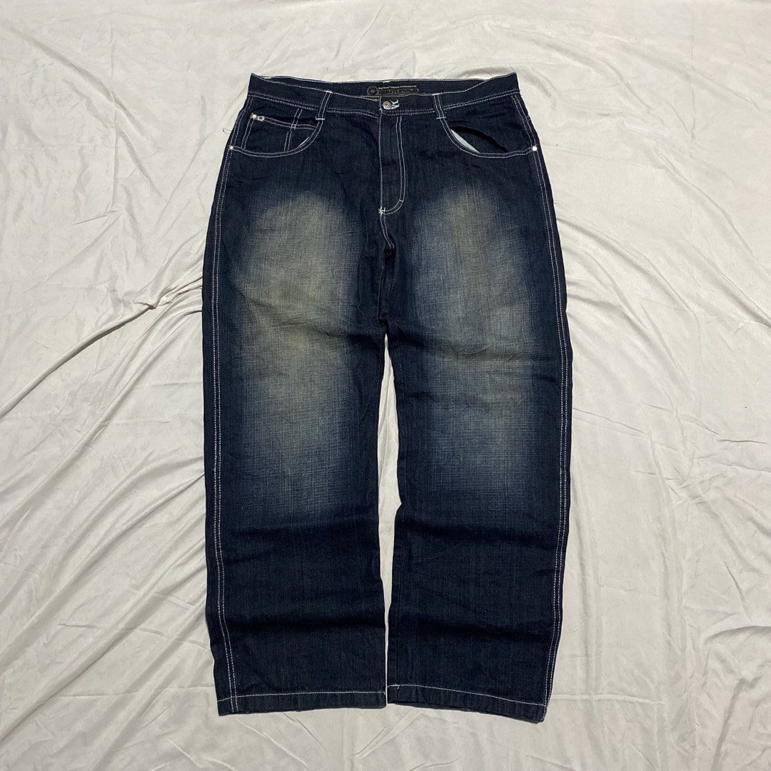 SOUTHPOLE BROWNTAB (Category: Jeans) located in Cebu City. Submitted by 1705.archives (Listing ID 1462373465, Image 2). Description: SOUTHPOLE BROWNTABS WAIST: 39 LENGTH: 44 THIGH: 15 HEM: 10 FLAWS: 🏷️PRICE: 3500 +shipping fee.
