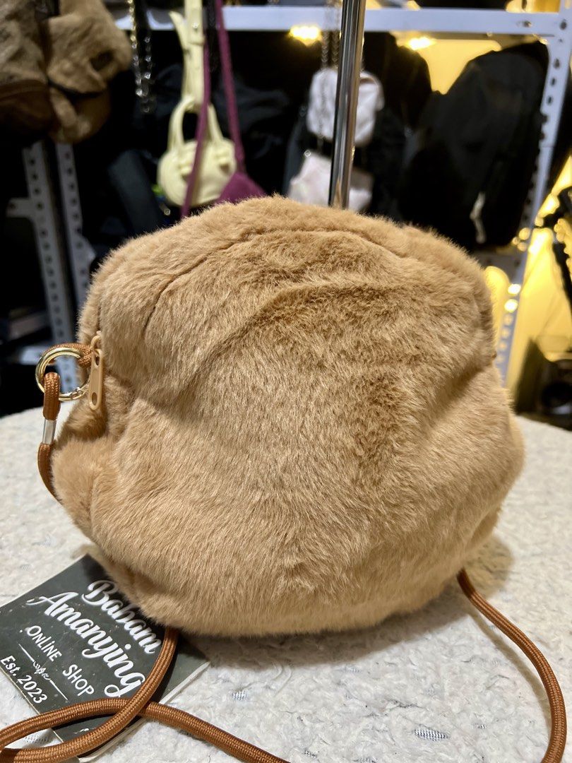 Squirrel Head Sling Bag (Category: Babies & Kids Fashion) located in Rizal. Submitted by babamamanyingonlineshop (Listing ID 1462275079, Image 2). Description: .
