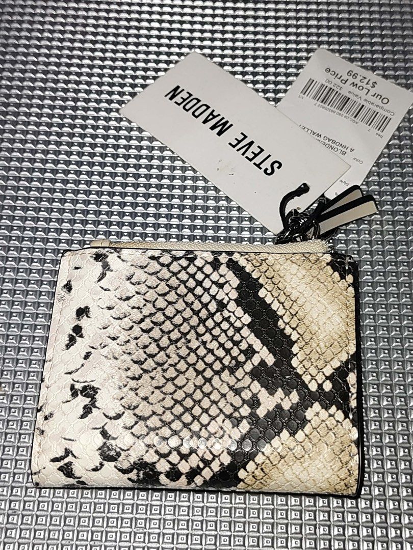 Steve Madden bifold wallet (Category: Wallets & Card holders) located in Cavite. Submitted by littlesweetshop (Listing ID 1462413809, Image 2). Description: Mop gcash Plus sf.
