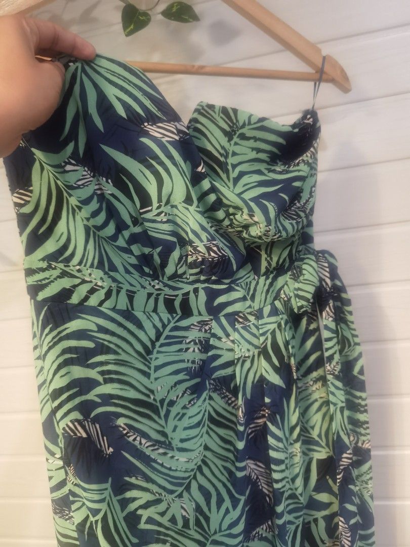 Strapless Tropical Leaf Print Maxi Dress (Category: Dresses) located in Tagaytay City. Submitted by SibsDeclutter4ever (Listing ID 1462415838, Image 3). Description: Used once. Good as new. Small to medium - Strapless maxi dress - Tropical leaf print (navy blue base with green/light green leaves) - Side tie detail - Ideal for beach days and vacations - Lightweight and flowy fabric - Comfortable to wear.