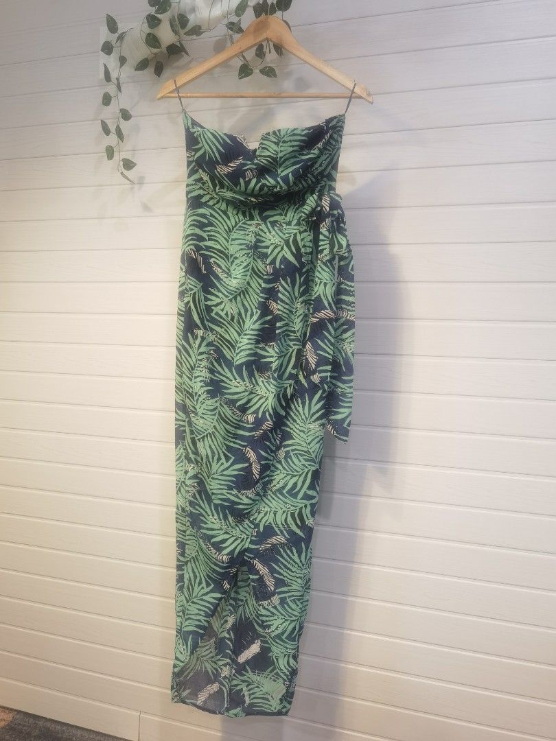 Strapless Tropical Leaf Print Maxi Dress (Category: Dresses) located in Tagaytay City. Submitted by SibsDeclutter4ever (Listing ID 1462415838, Image 1). Description: Used once. Good as new. Small to medium - Strapless maxi dress - Tropical leaf print (navy blue base with green/light green leaves) - Side tie detail - Ideal for beach days and vacations - Lightweight and flowy fabric - Comfortable to wear.