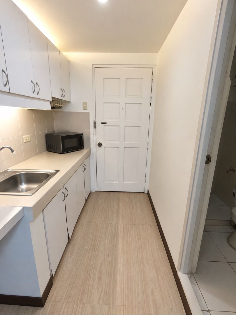 Studio Unit for Sale - Rada Regency Makati (Category: Apartments & Condos) located in Taguig. Submitted by chucknorris420 (Listing ID 1462353097, Image 2). Description: • 18.10 sqm Studio Unit • 18th Floor • Clean Title • Updated taxes and records • Ready for transfer Ideal for personal use or investment. Located in the heart of Legazpi Village, Makati - near Greenbelt, the Legazpi Sunday Market, and the area’s vibrant selection of restaurants, c