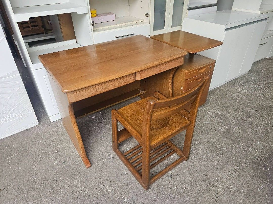Study desk (Category: Tables & Sets) located in Meycauayan. Submitted by marygracecasimiro (Listing ID 1462327158, Image 3). Description: Study Desk w/ Pedestal & Chair ‼️₱8800‼️ ✔L-39 H-29 W-25.5 inches ✔5 Drawers 🗄 ✔️Solidwood! 💢 ✔Scratches As-is! 👌💜.