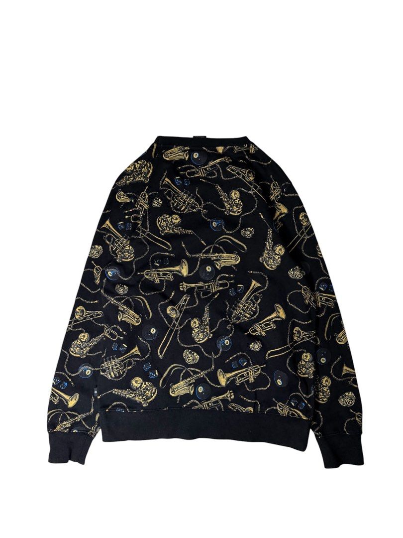 Stussy brass (Category: Hoodies) located in Dagupan City. Submitted by deals_nsteals00 (Listing ID 1462363783, Image 2). Description: Stussy 8ball brass Crewneck Medium L:27 Color rate:9/10 Condition:Excellent Issue:Sign of Usage only ₱2,000 shipped.